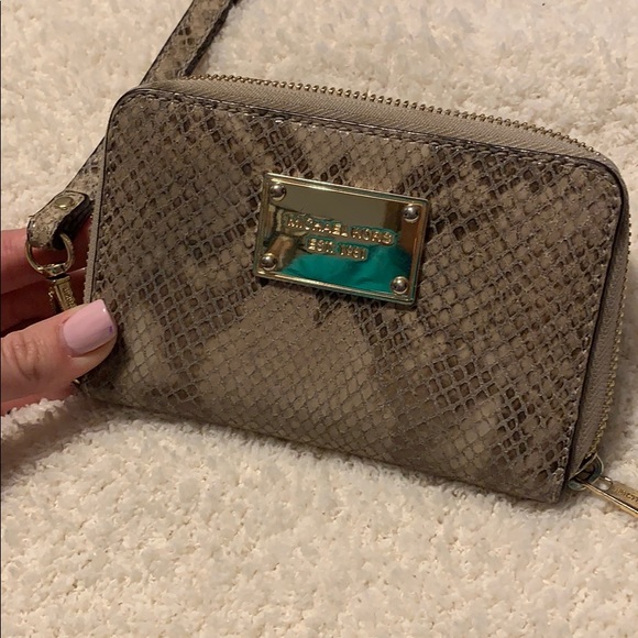Michael Kors Handbags - Michael Kors Wristlet/wallet